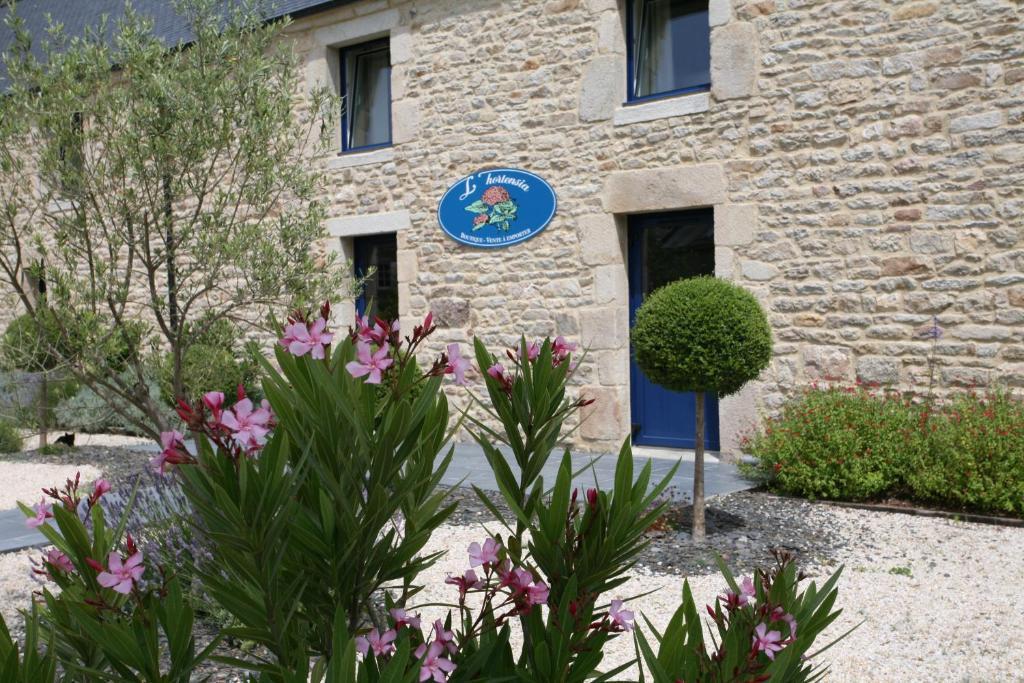 Hotel - Restaurant L'Hortensia Noyalo Exterior photo